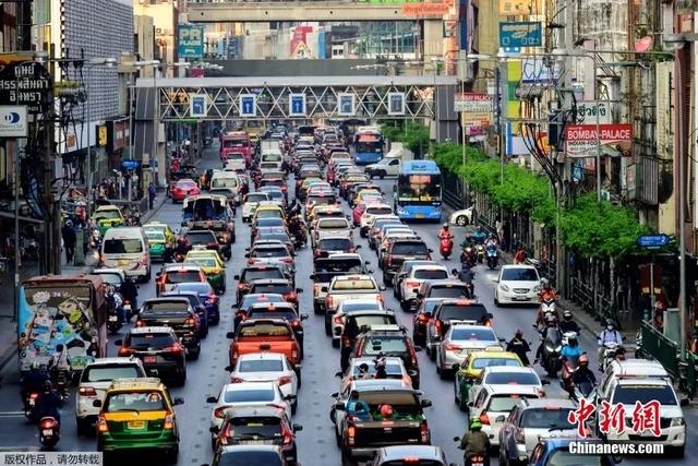 注意！這么開車不僅要錢，還要命！
