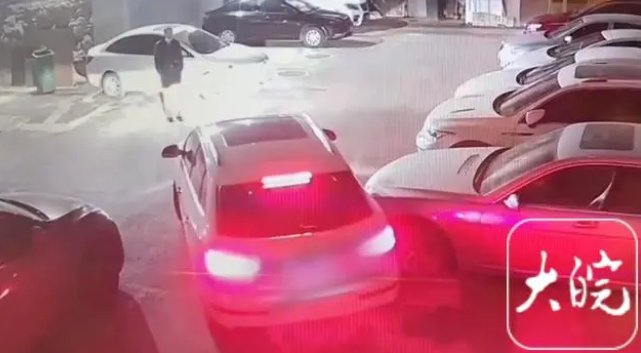 吃醉蟹、甩鍋代駕、棄車逃跑……民警遇到的那些離譜酒駕現(xiàn)場(chǎng)